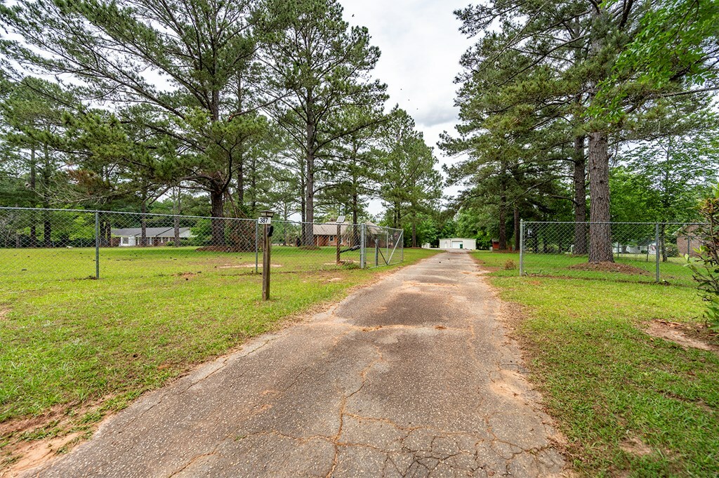 Property Photo: 387 E State Hwy 32 GA 31763