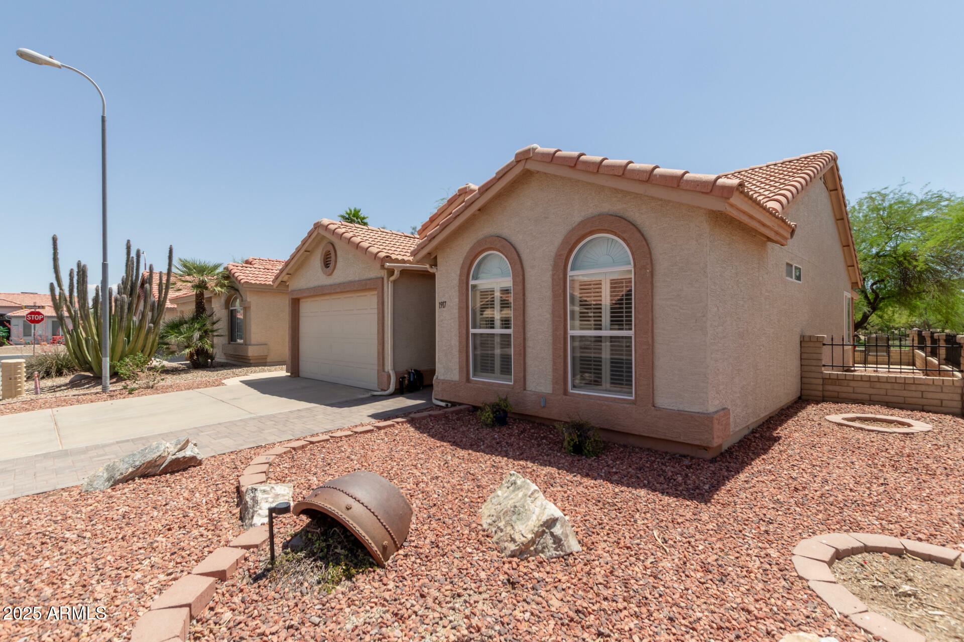 Property Photo: 1917 E Lindrick Drive AZ 85249