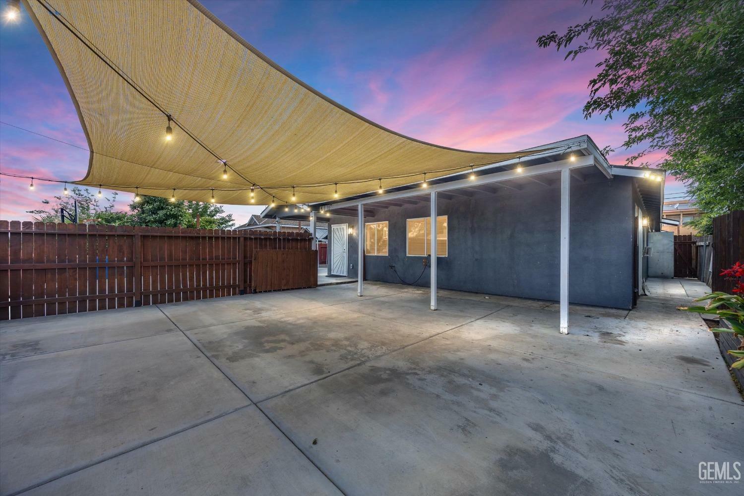 Property Photo: 515 Wallace Street CA 93307