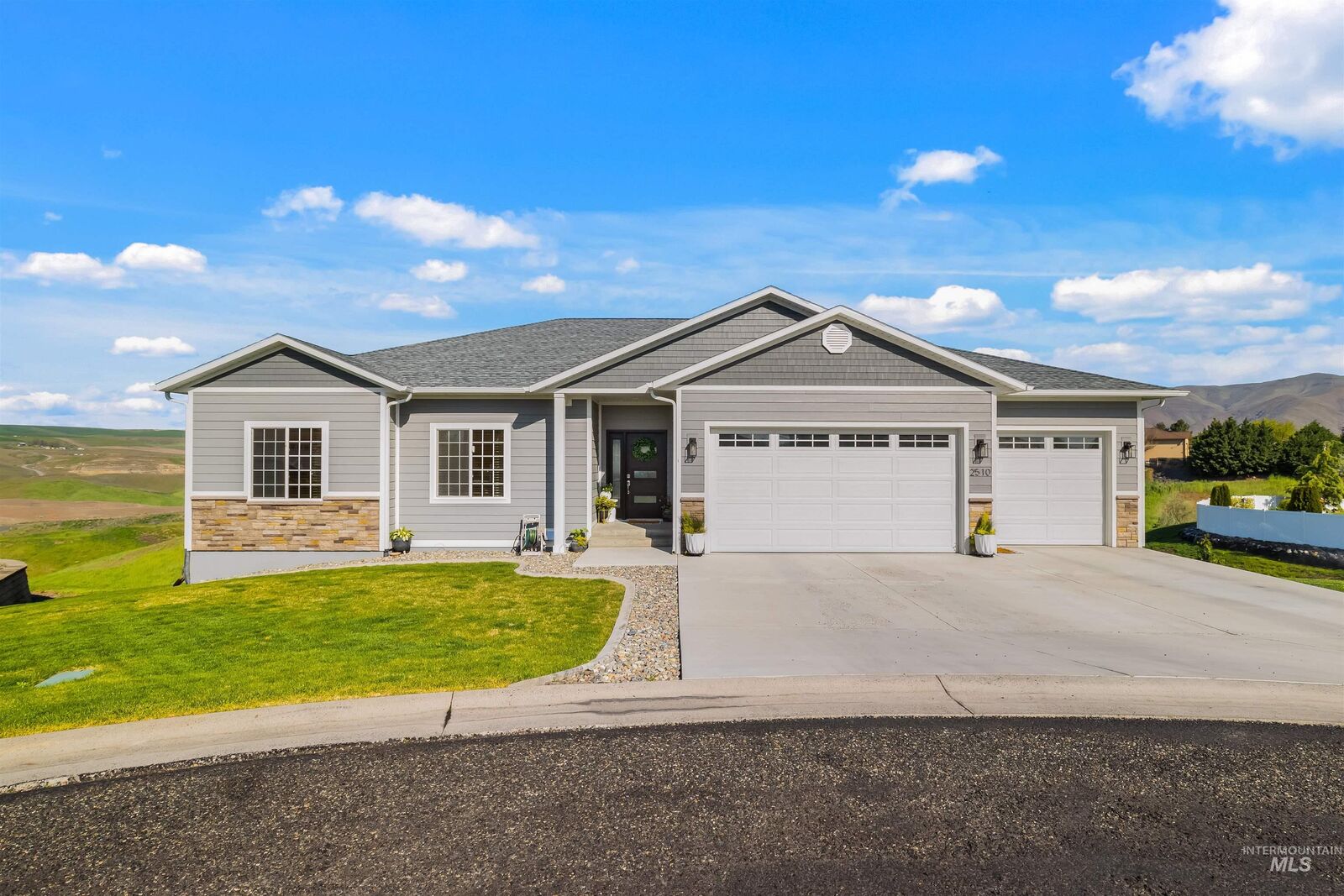 Property Photo:  2510 Westridge Court  WA 99403 