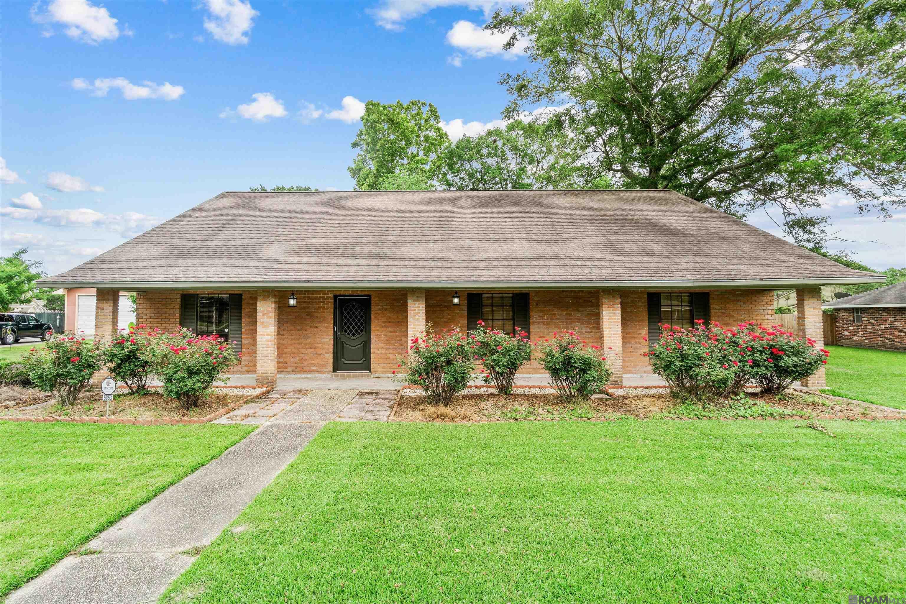 Property Photo: 5853 Hickory Ridge Bl LA 70817
