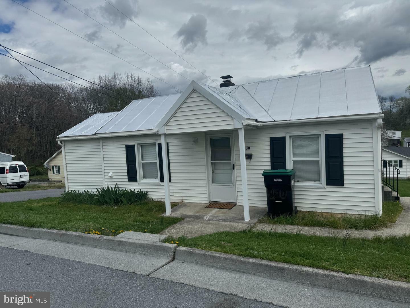 Property Photo: 430 W High Street VA 22664