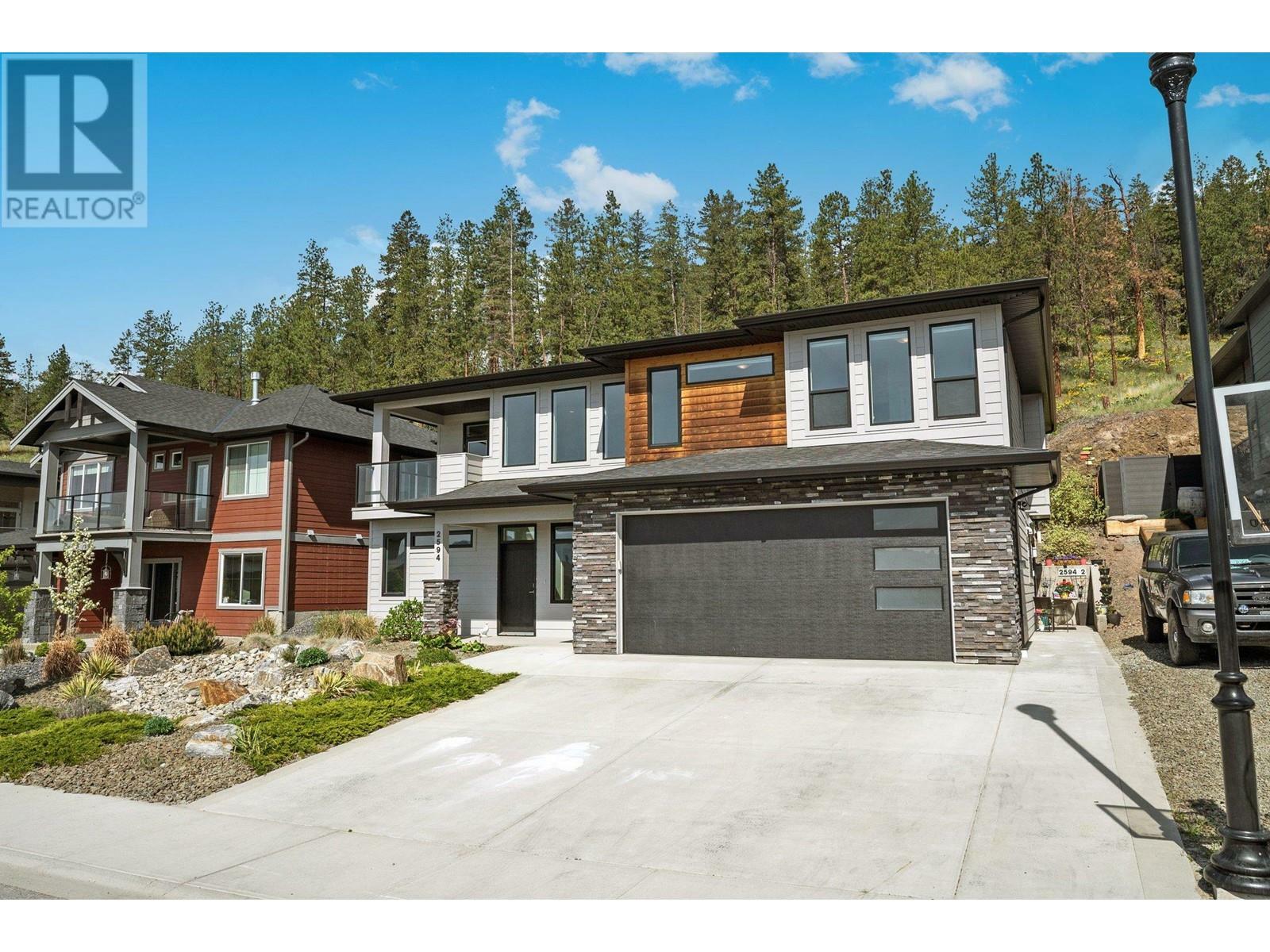 Property Photo: 2594 Crown Crest Drive BC V4T 3N3