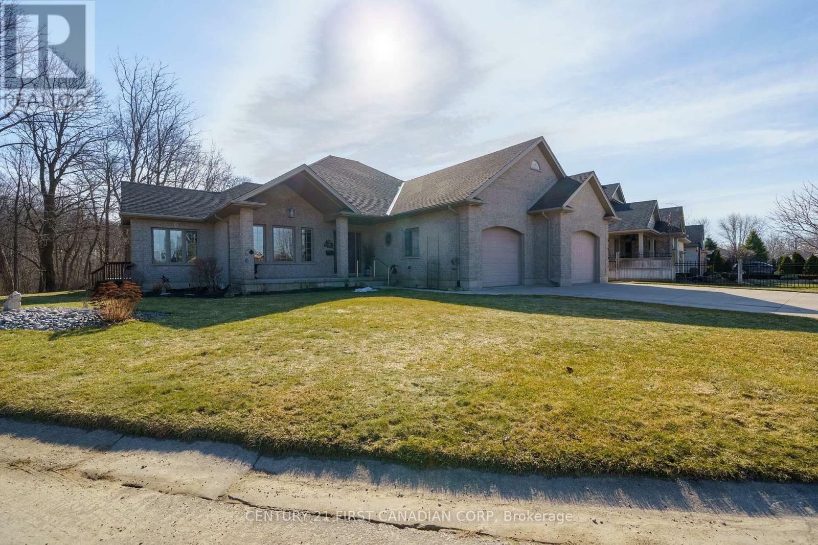 487 Petersen Avenue  Strathroy-Caradoc (NE) ON N7G 4L5 photo