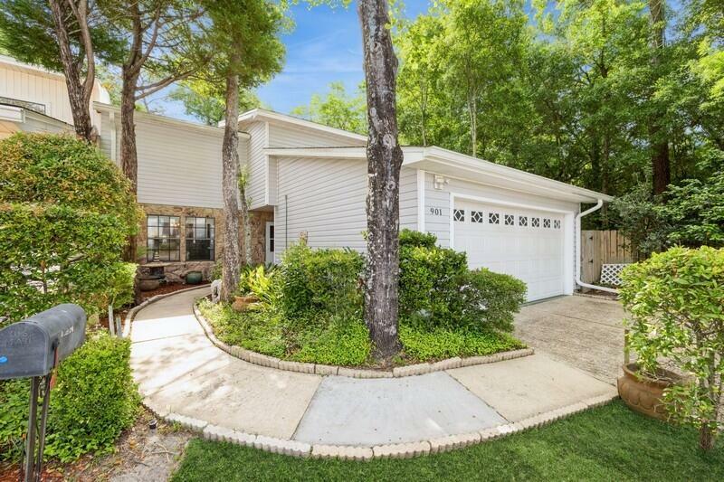 Property Photo: 901 Holbrook Circle FL 32547