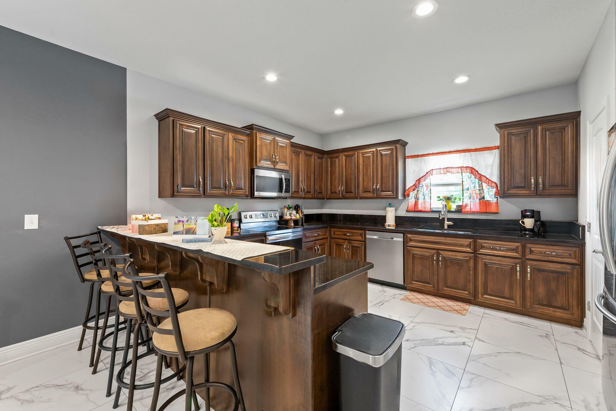 Property Photo: 35 NW Baywood Court FL 32548