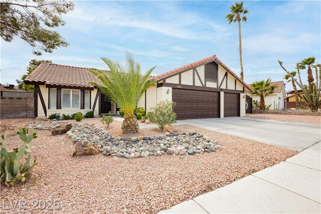 Property Photo: 1528 Tonada Way NV 89117