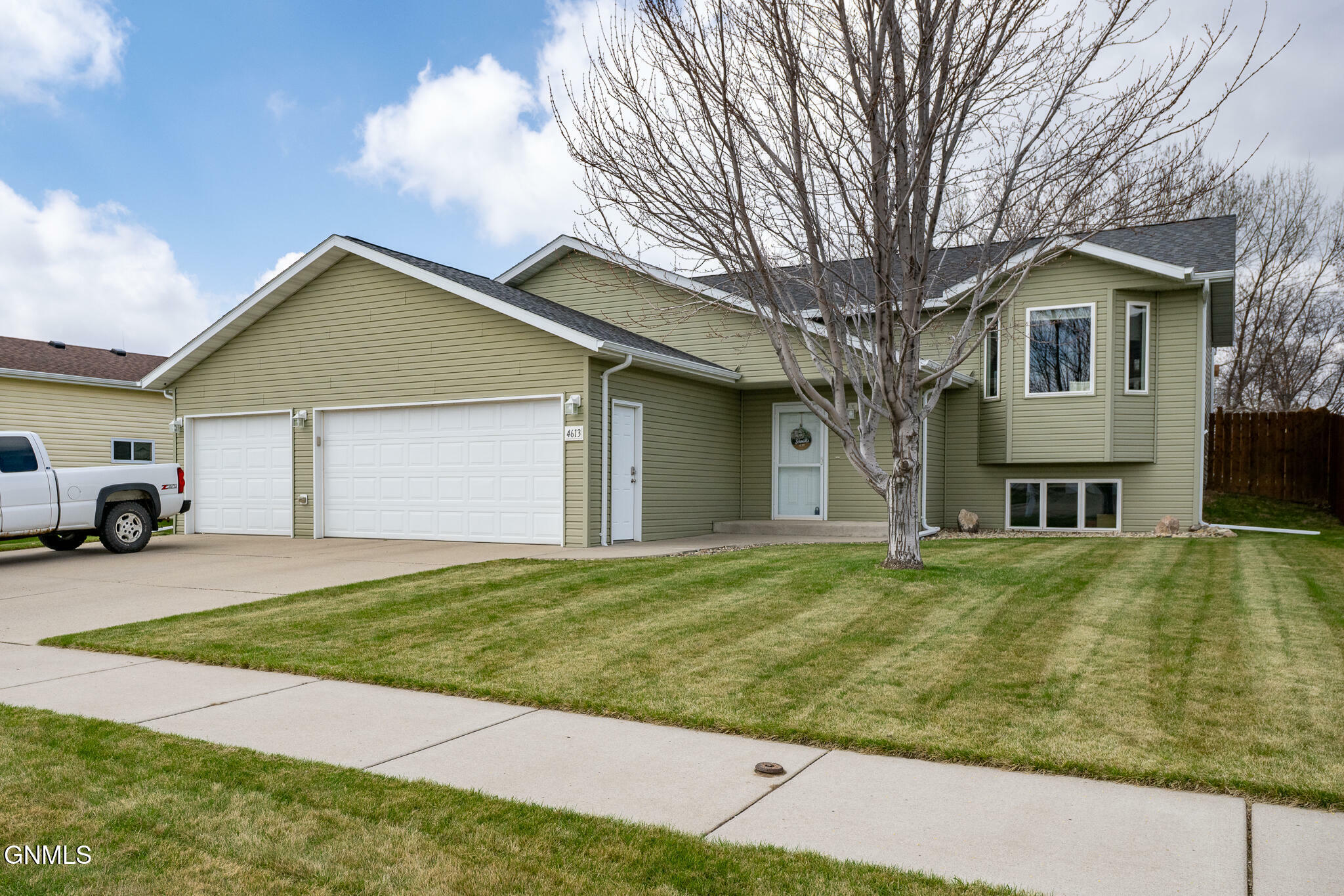 Property Photo: 4613 Lewis Road NW ND 58554