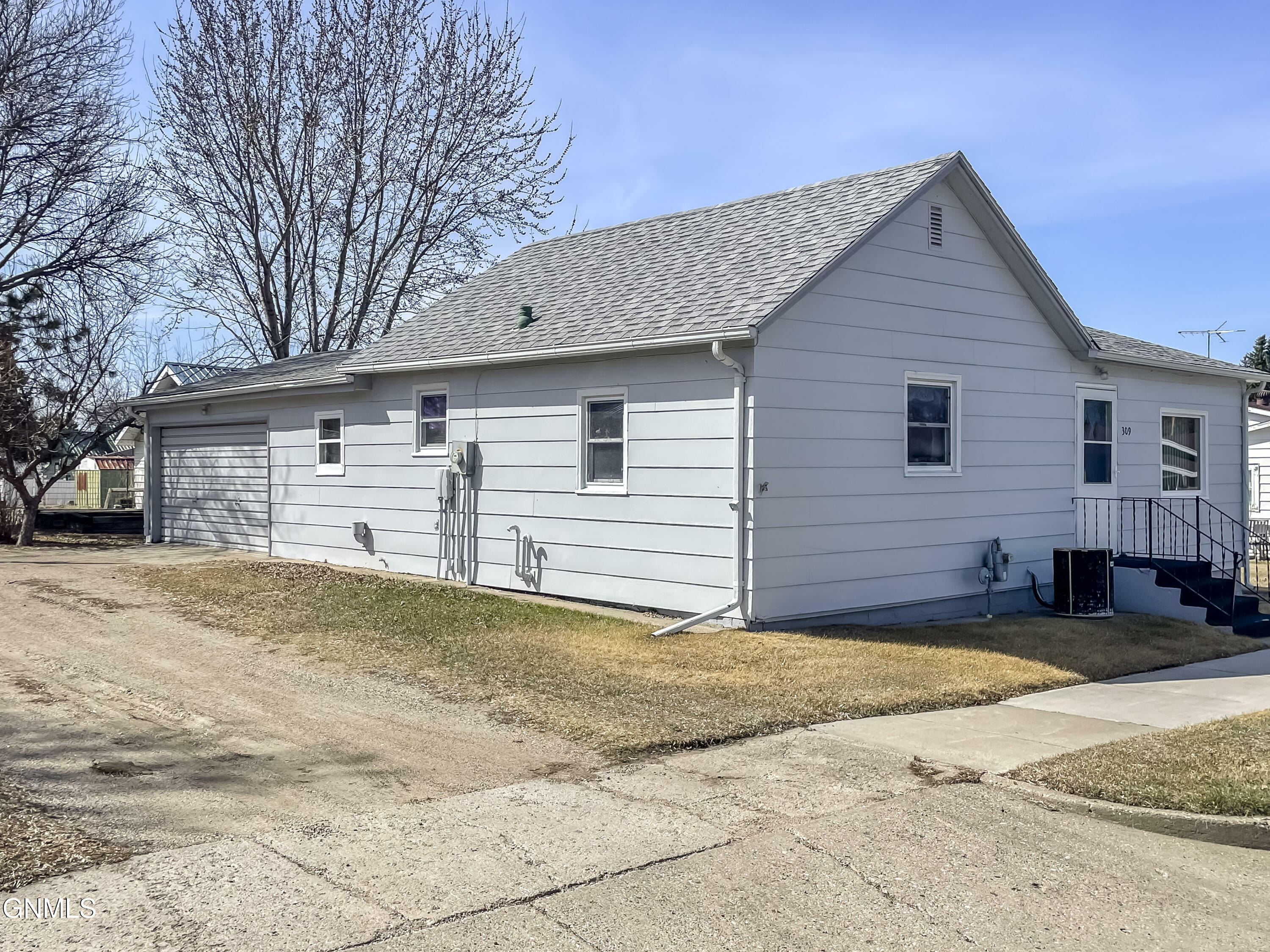 Property Photo: 309 Elm Avenue ND 58552