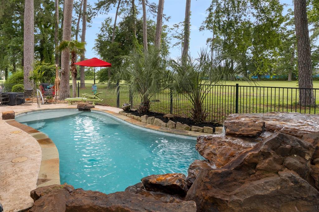 Property Photo: 32 Laguna Road TX 77356