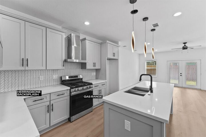 Property Photo:  5013 Golden Forest Drive  TX 77091 