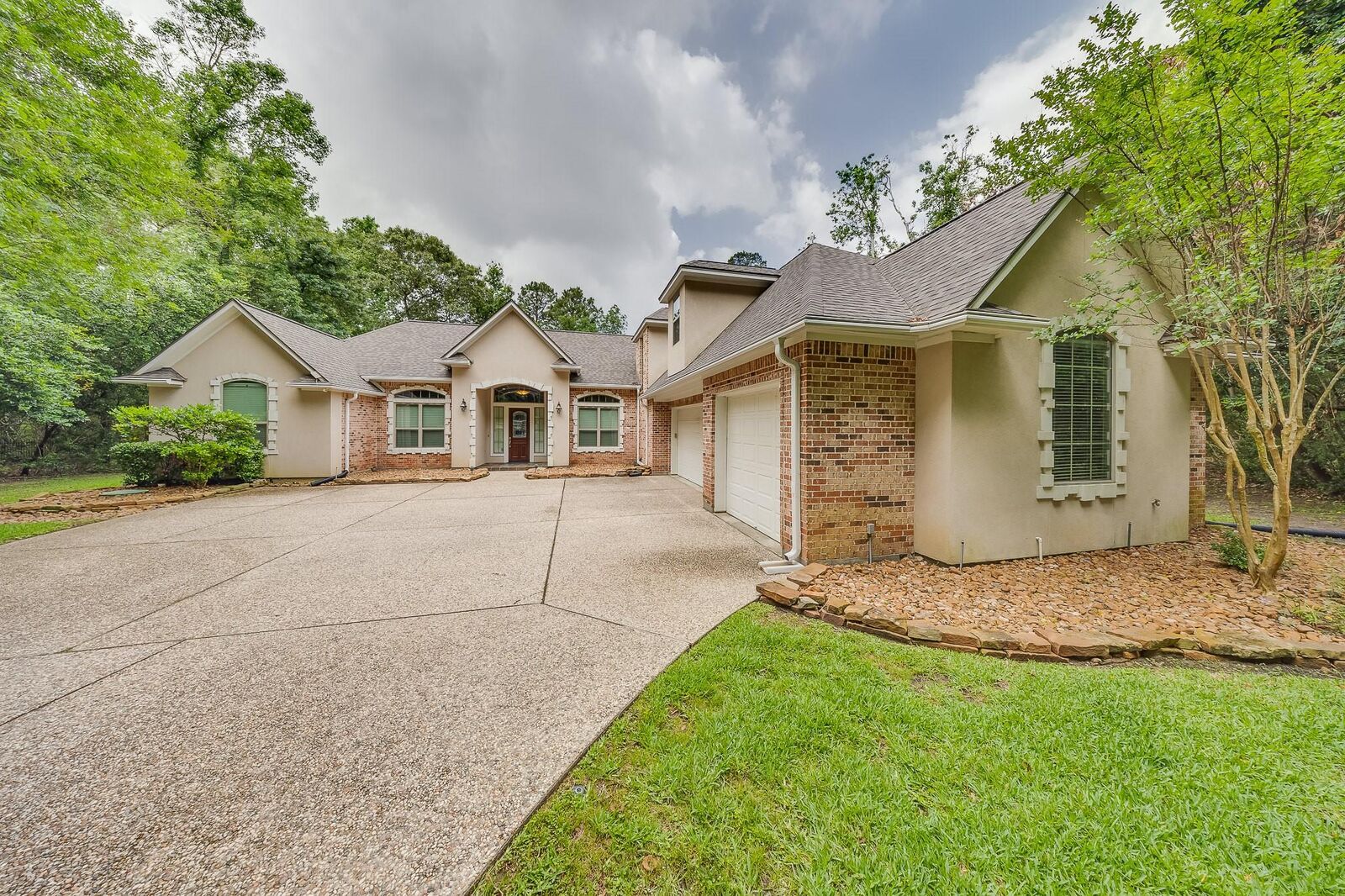 Property Photo:  7277 Teaswood Drive  TX 77304 