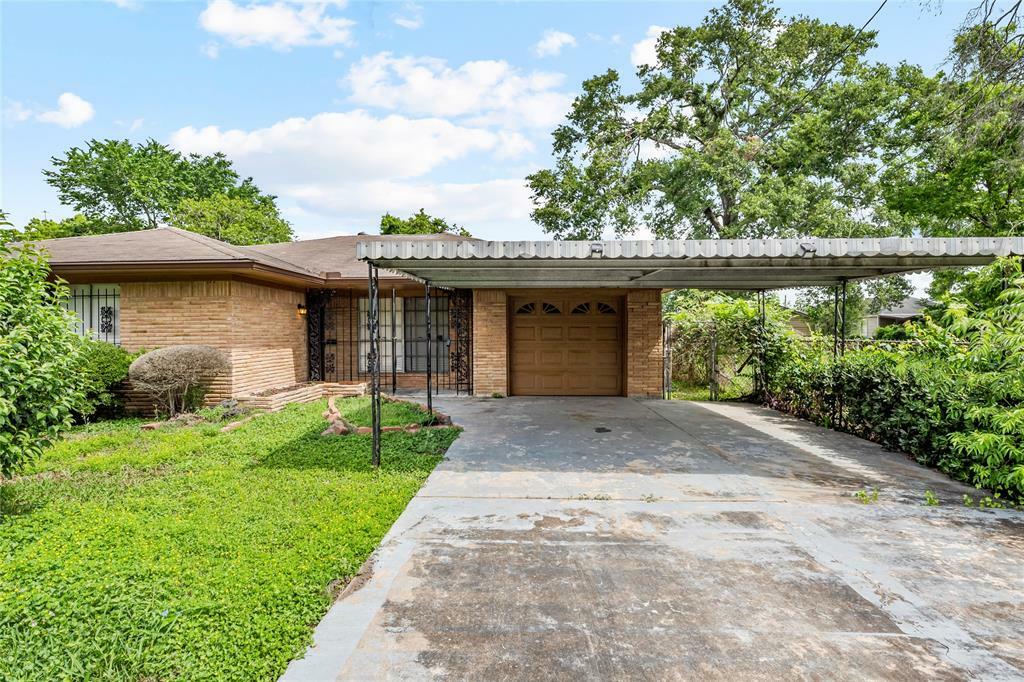 Property Photo: 3317 Le Badie Street TX 77026