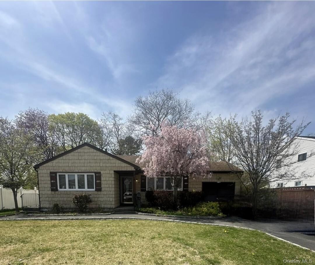 Property Photo: 28 Glenda Drive NY 11729