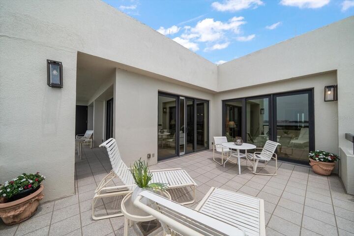 Property Photo: 4 Belleview Boulevard 802 FL 33756