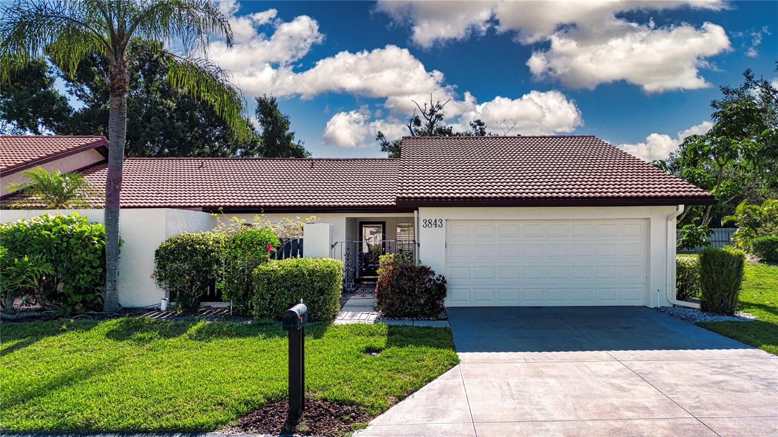 Property Photo:  3843 El Poinier Court W 8720  FL 34232 