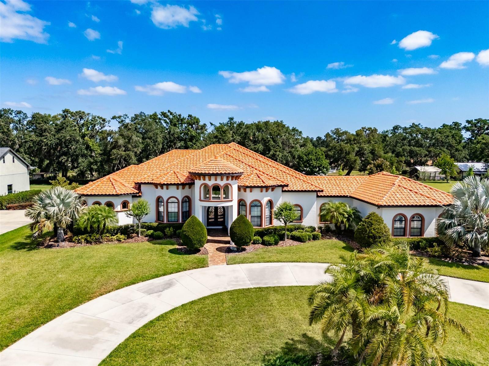 Property Photo: 304 Hawk Talon Drive FL 33547