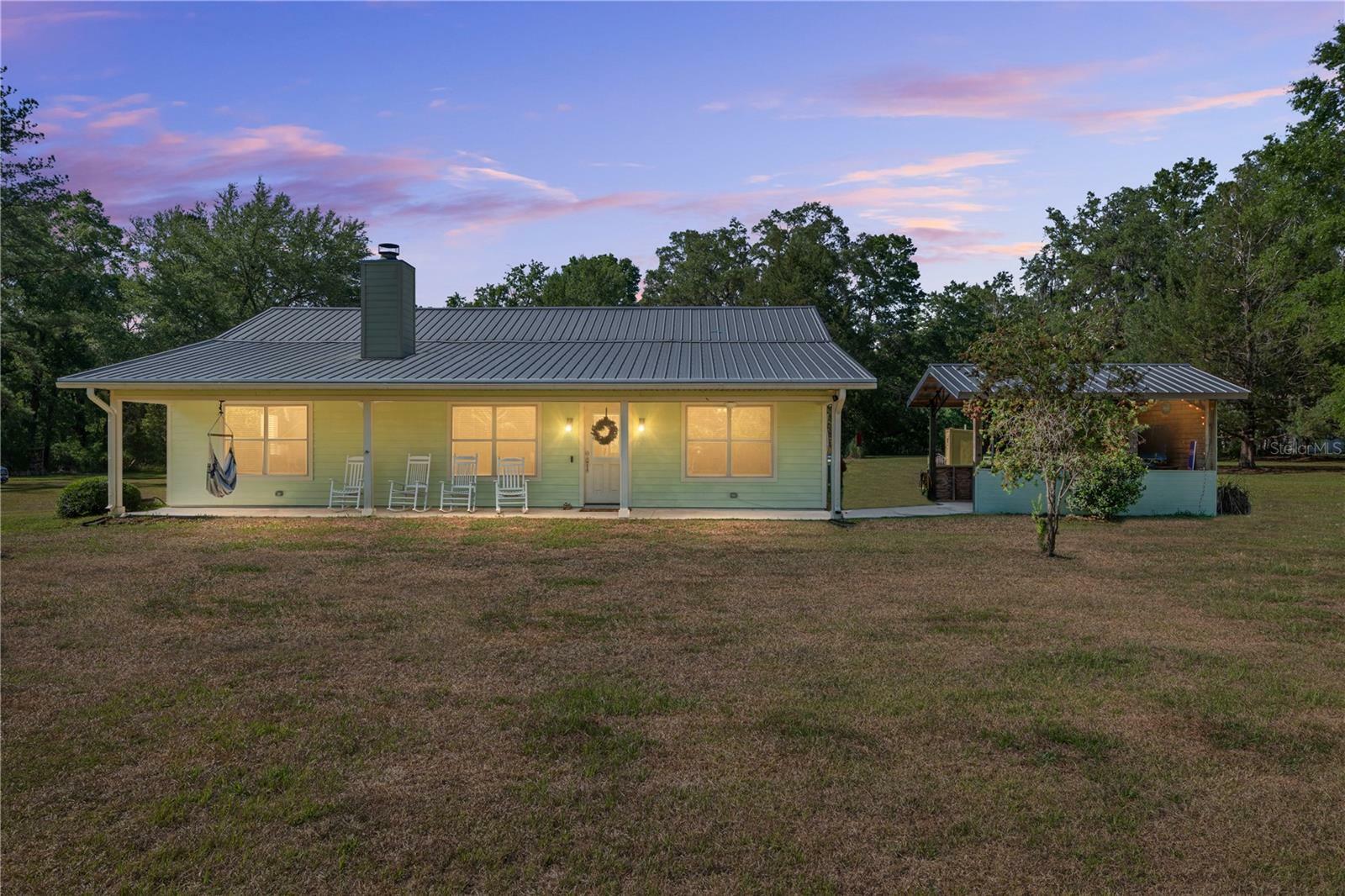Property Photo: 2196 SW County Road 18 FL 32038