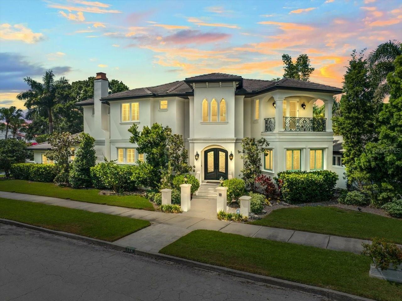 Property Photo: 124 Estado Way NE FL 33704