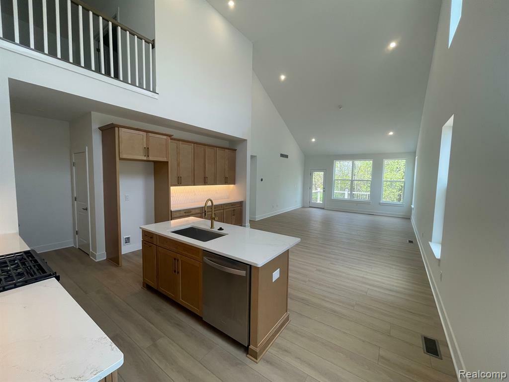Property Photo:  5340 Trail Vista Drive  MI 48323 