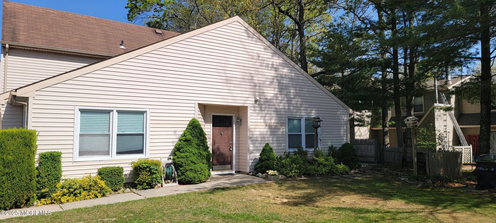 Property Photo:  47 Pin Oak Lane  NJ 08087 