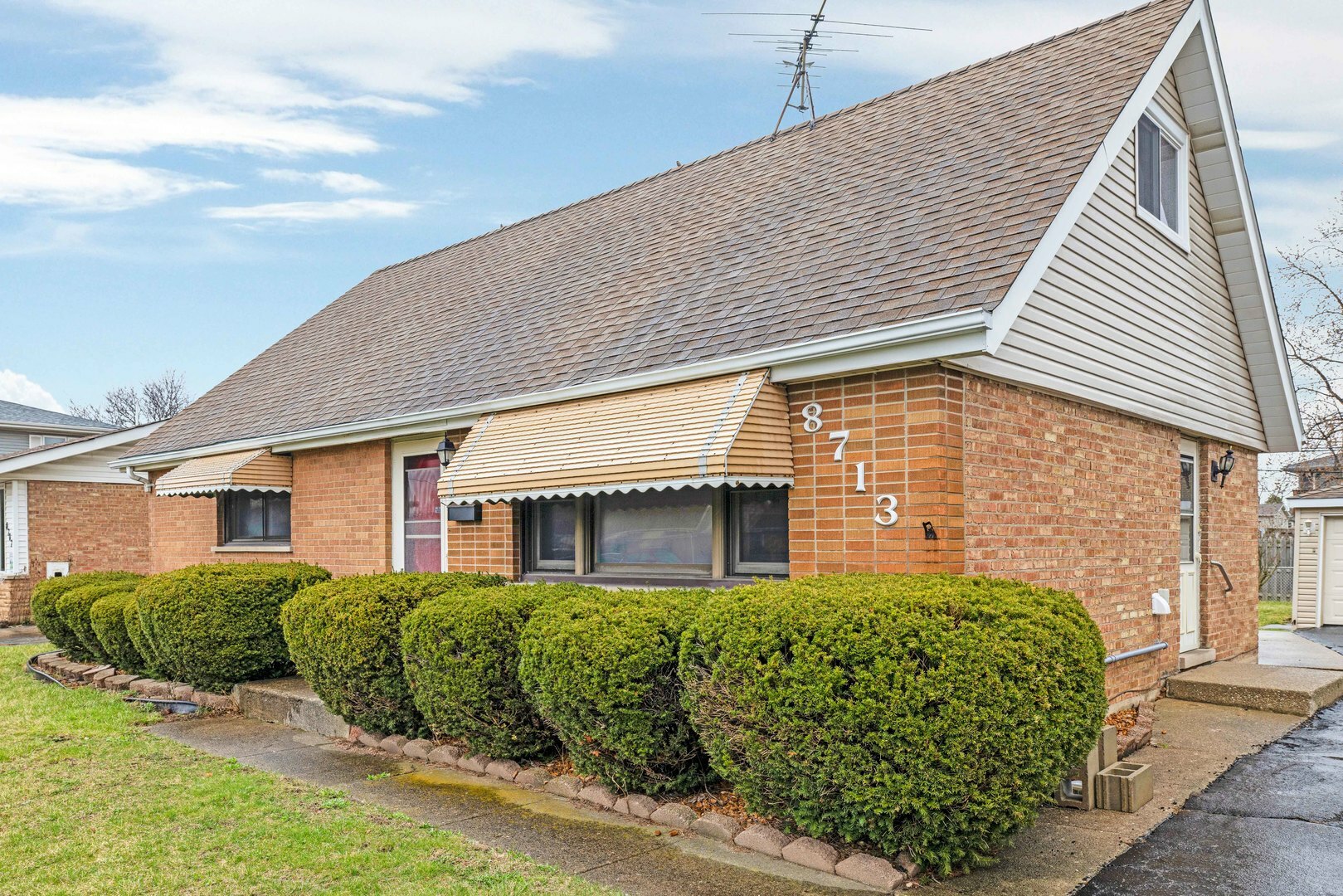 Property Photo: 8713 Cranbrook Lane IL 60455