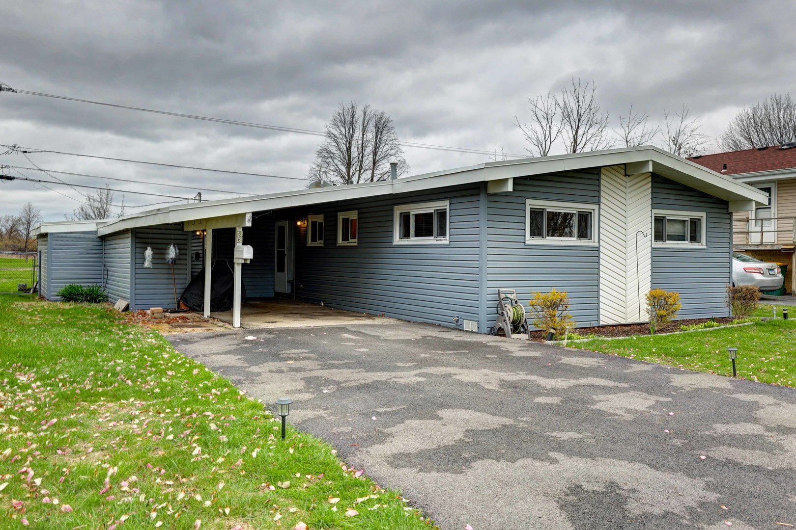Property Photo: 66 W Jeffery Avenue IL 60090
