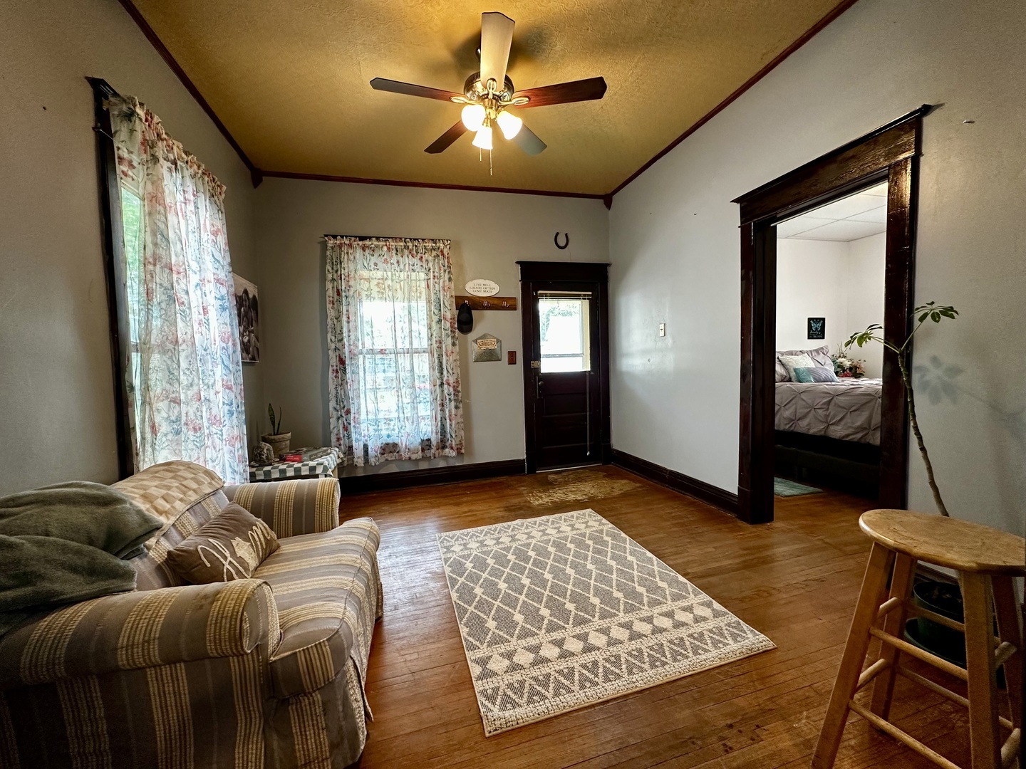 Property Photo: 421 W Adams Street IL 61727