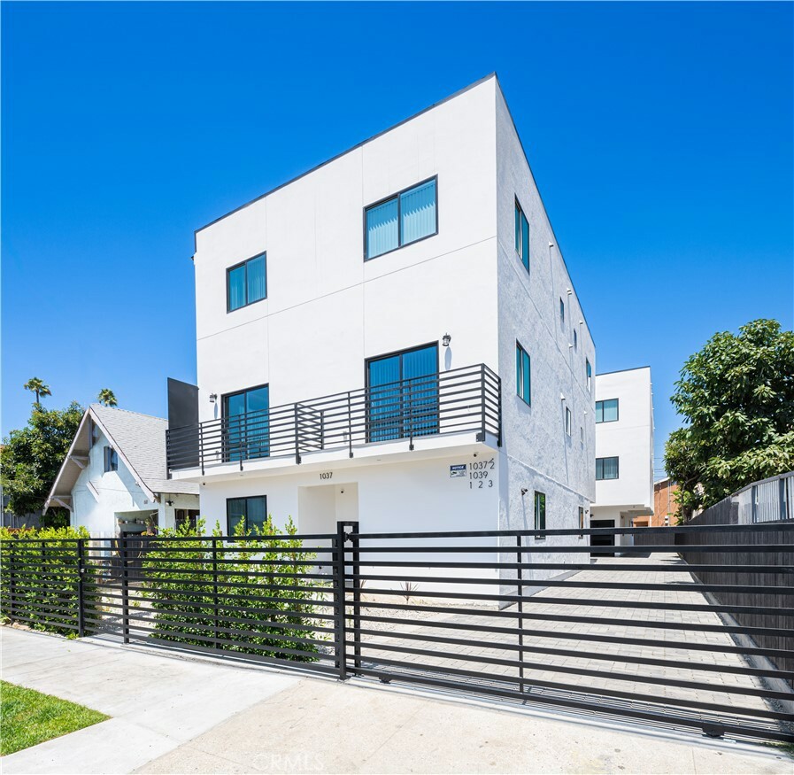 Property Photo: 1039 W 43rd Street 1 CA 90037