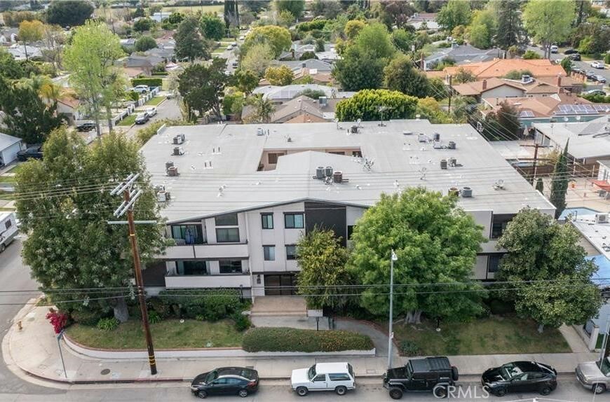 Property Photo: 5805 Whitsett Avenue 102 CA 91607