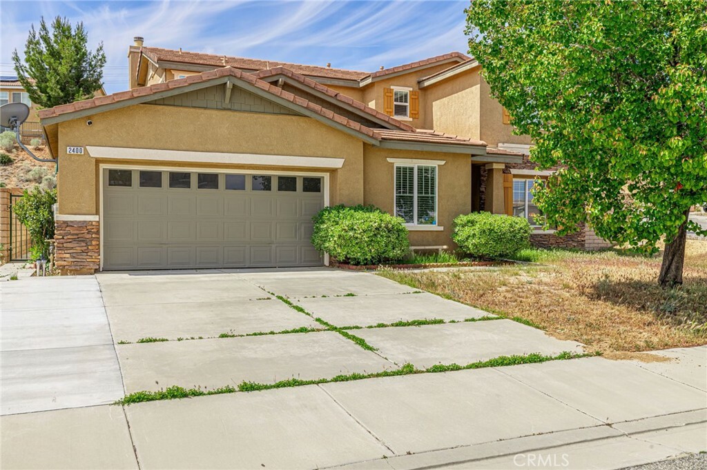 Property Photo: 2400 Allysum Place CA 93551
