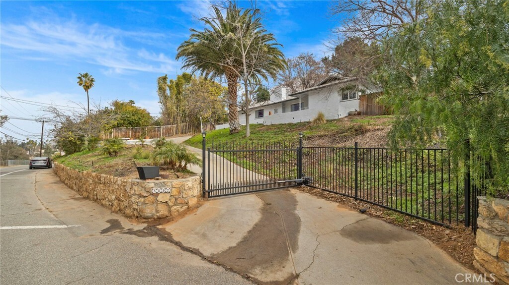 Property Photo:  5092 Myrtle Avenue  CA 92506 