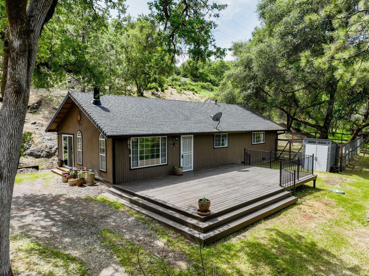 Property Photo: 11552 Tom Ray Dr CA 95949