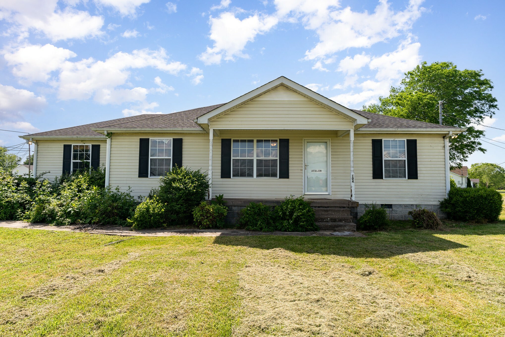 Property Photo:  104 Avalon Dr  TN 37160 
