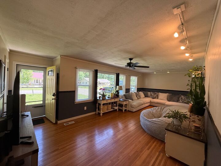 Property Photo:  1005 Thoma St  TN 37355 