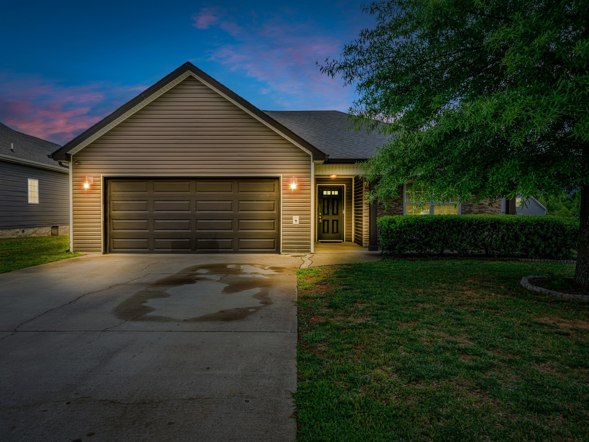 Property Photo: 1867 Camelot Dr TN 37040