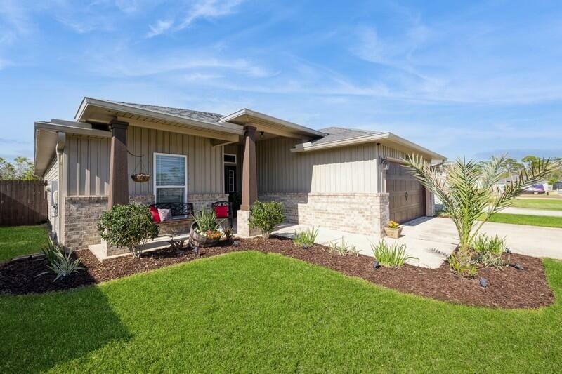Property Photo: 8486 Island Drive FL 32566
