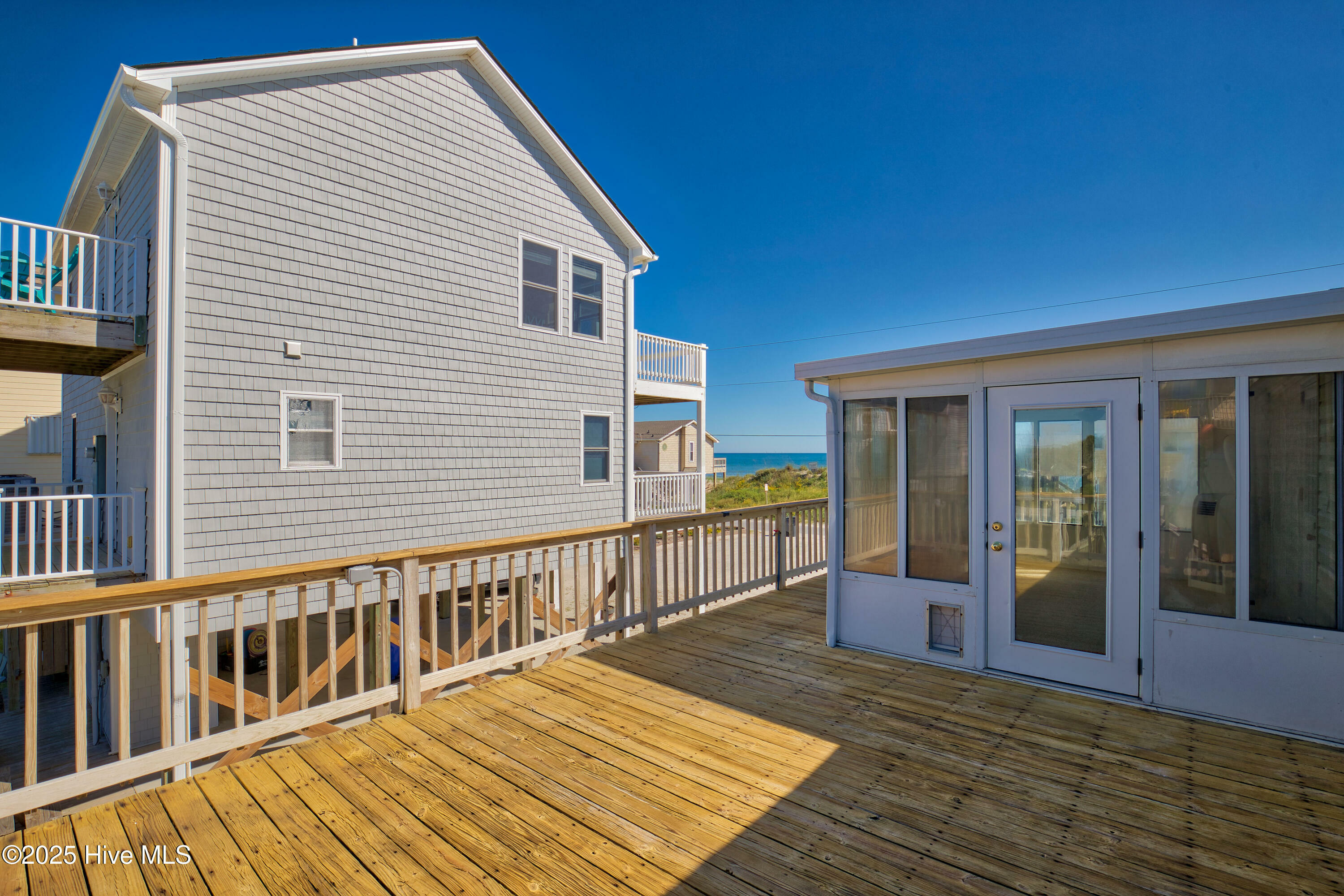 Property Photo: 221 Topsail Road NC 28460