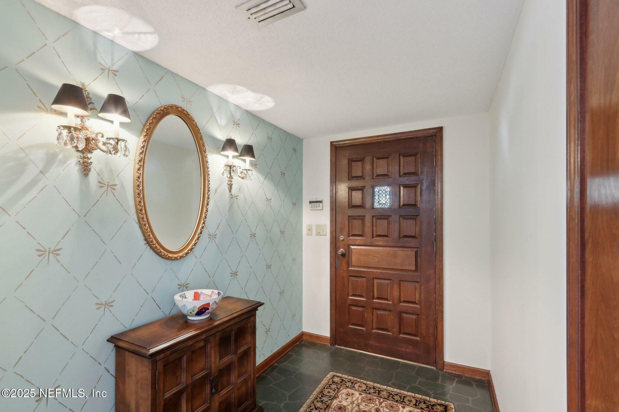 Property Photo: 6264 Riviera Lane FL 32216