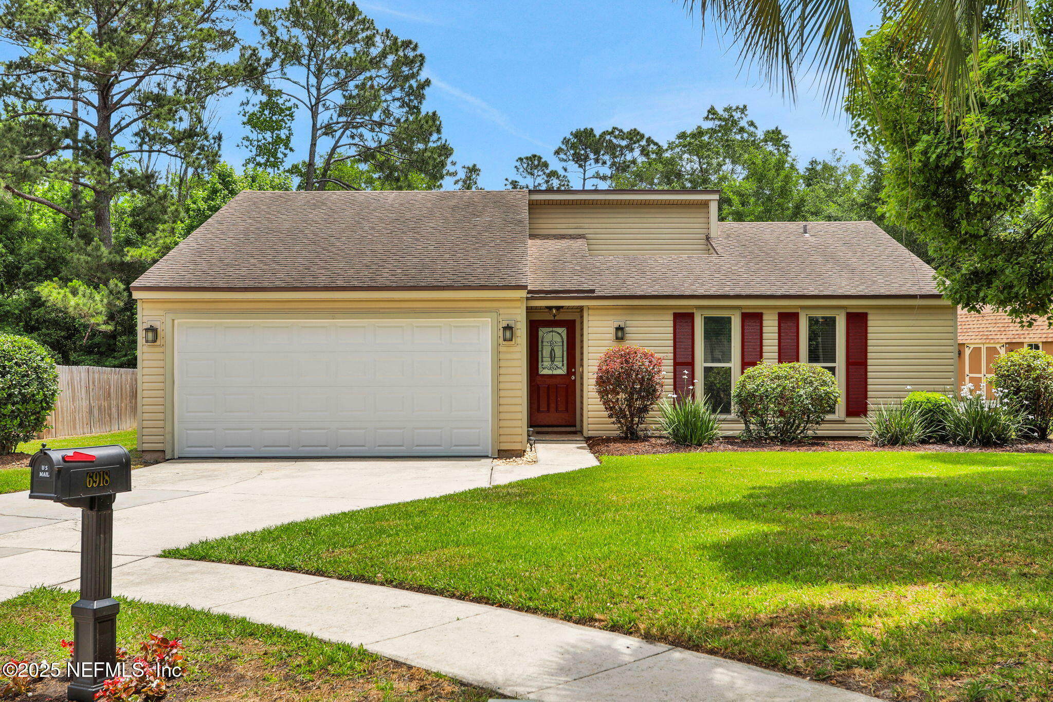 Property Photo: 6918 Coleus Court FL 32244