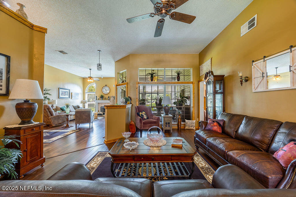 Property Photo: 285 Village Green Avenue FL 32259