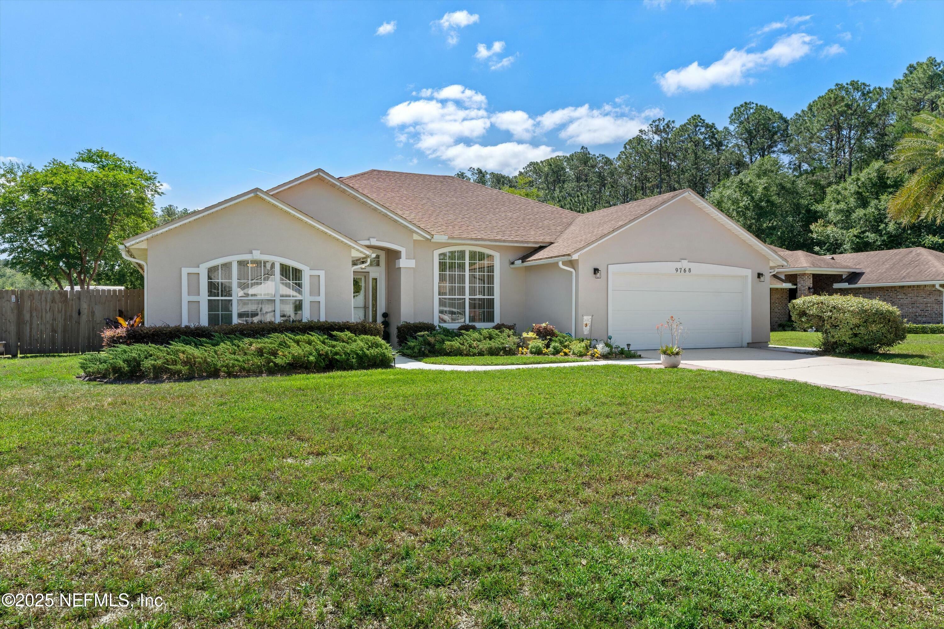 Property Photo: 9768 Cedar Ridge Drive W FL 32221