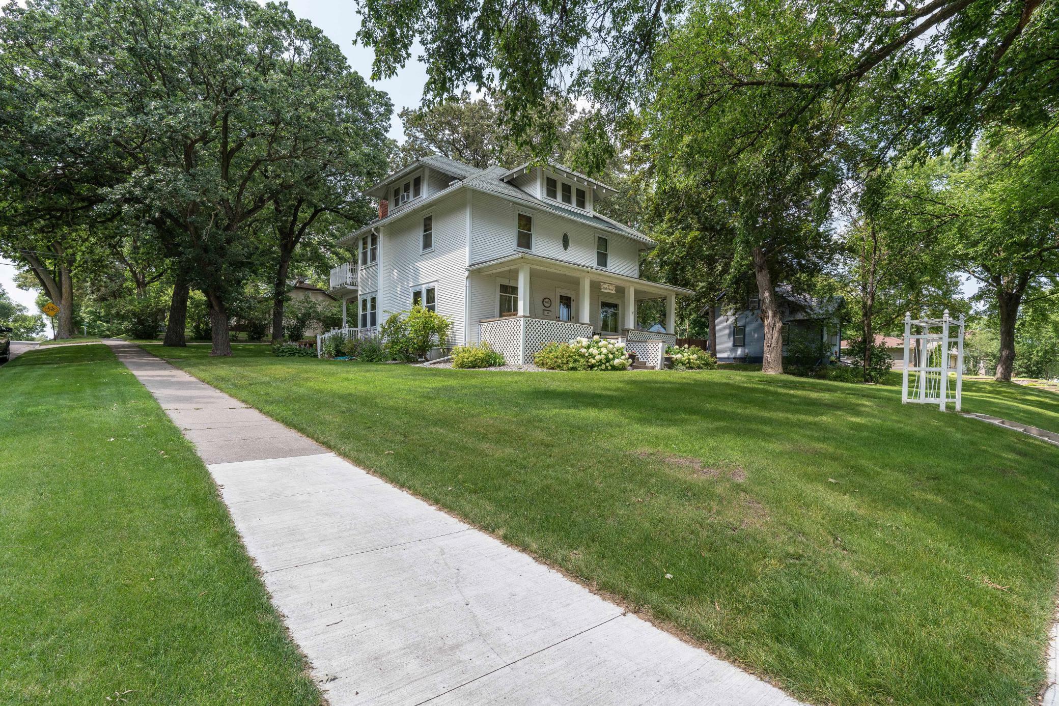 Property Photo: 901 N Union Avenue MN 56537