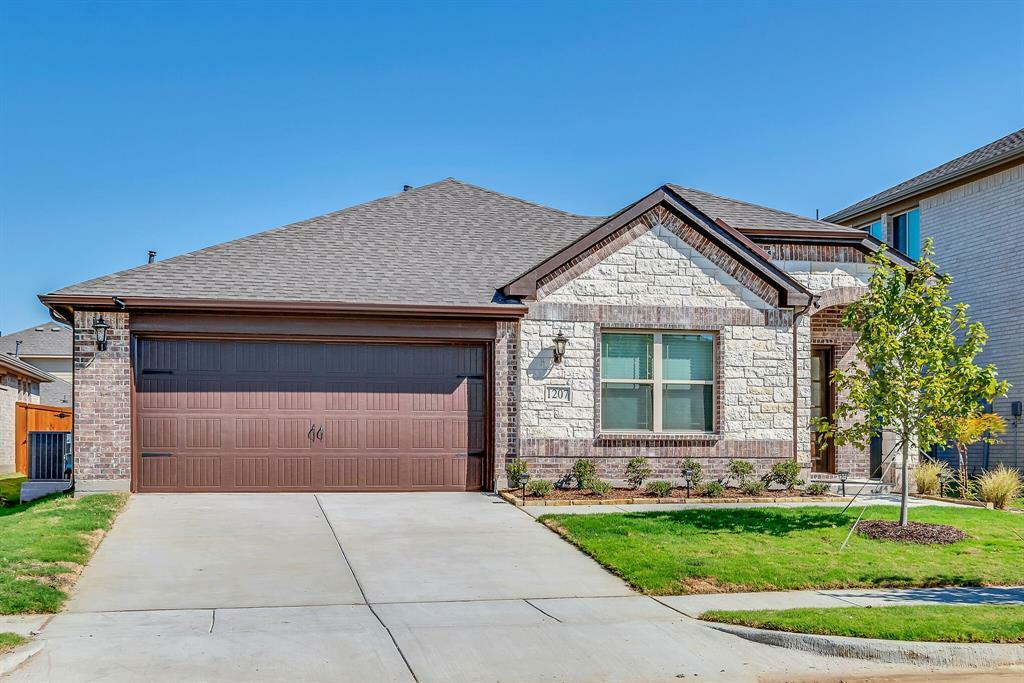 Property Photo: 1207 Mill Place TX 76227