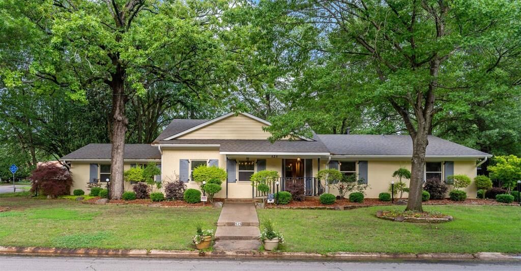Property Photo:  525 SE 31st Street  TX 75460 