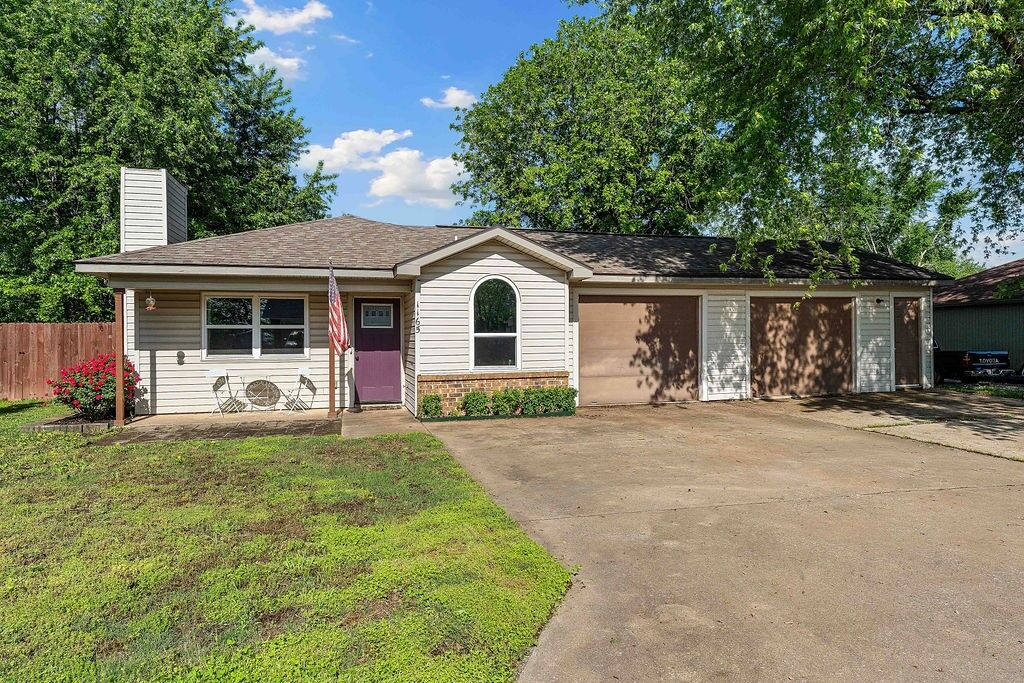 Property Photo: 1165 Massey Street AR 72722