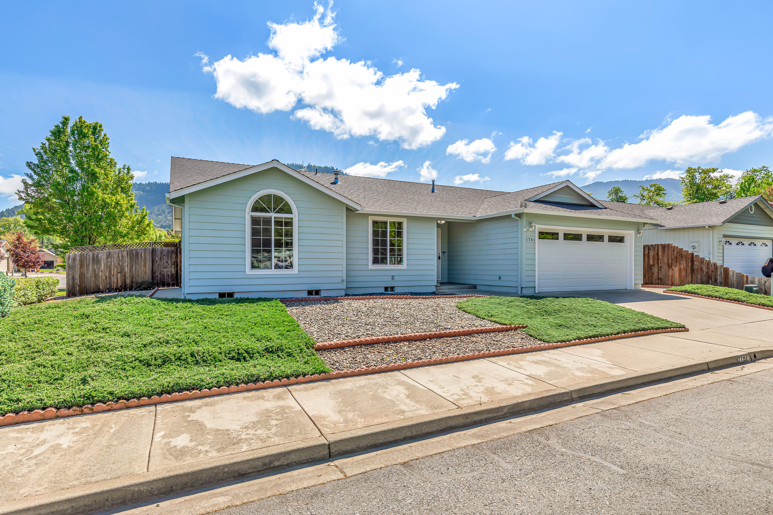 Property Photo:  1781 SE Brookhurst Way  OR 97527 