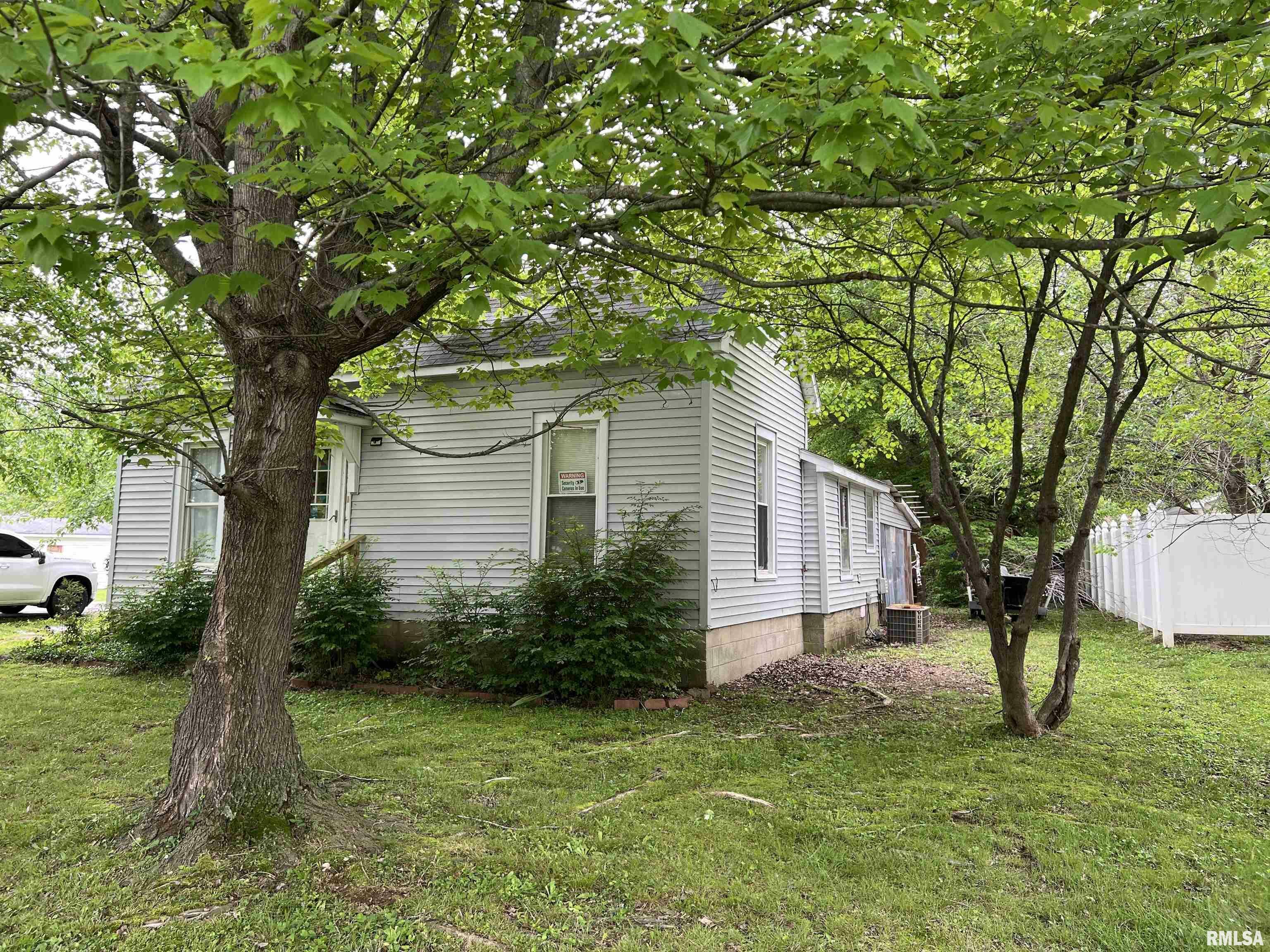 Property Photo: 621 S 6th Street IL 62948