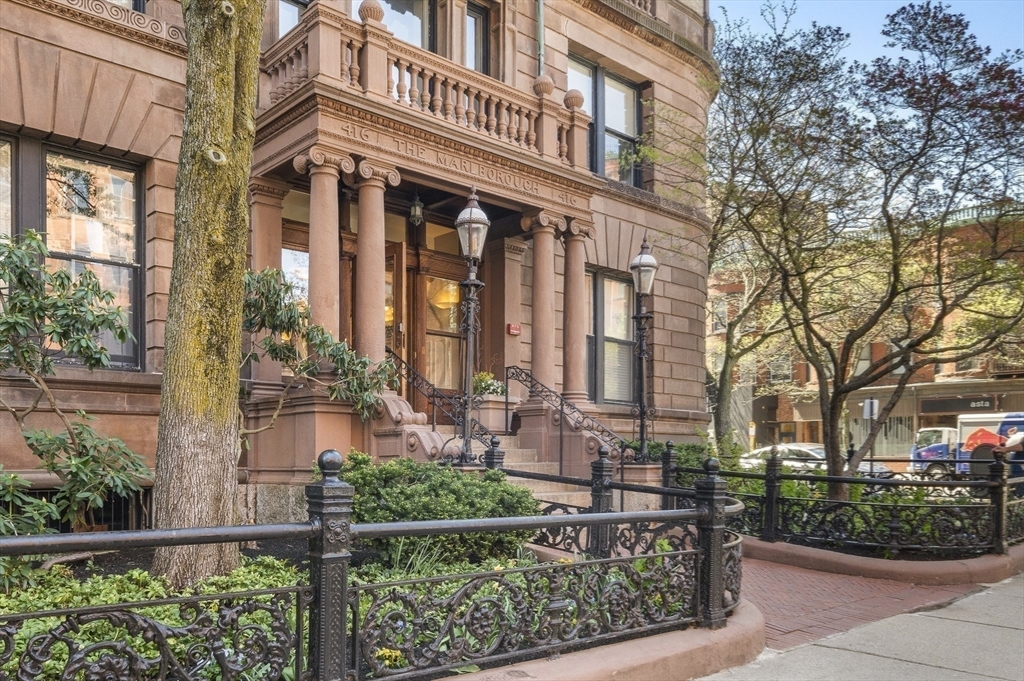 Property Photo: 416 Marlborough St 504 MA 02115