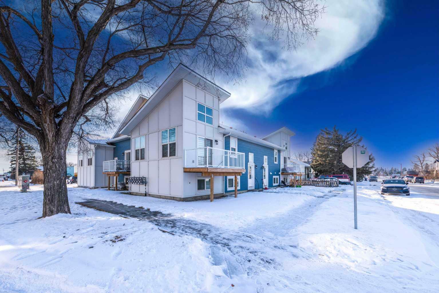 Property Photo: 41 7 Avenue SE 4 AB T1V 1E9